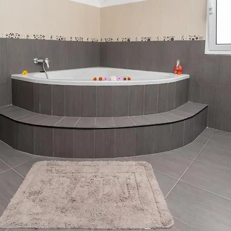 Semesterbostad The Blue Pearl-villa Paul *