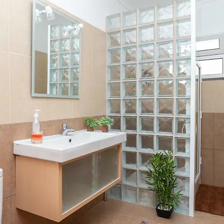 The Blue Pearl-villa Paul Calheta (Madeira)